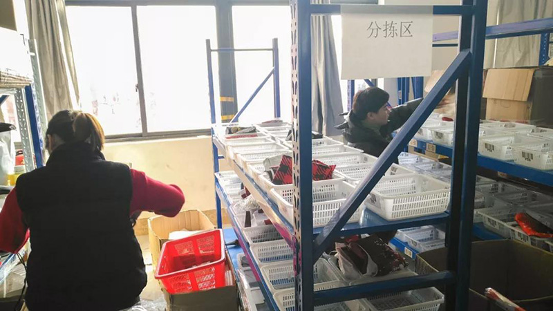 向老外出口圣誕用品，浙江義烏商人年銷數(shù)千萬